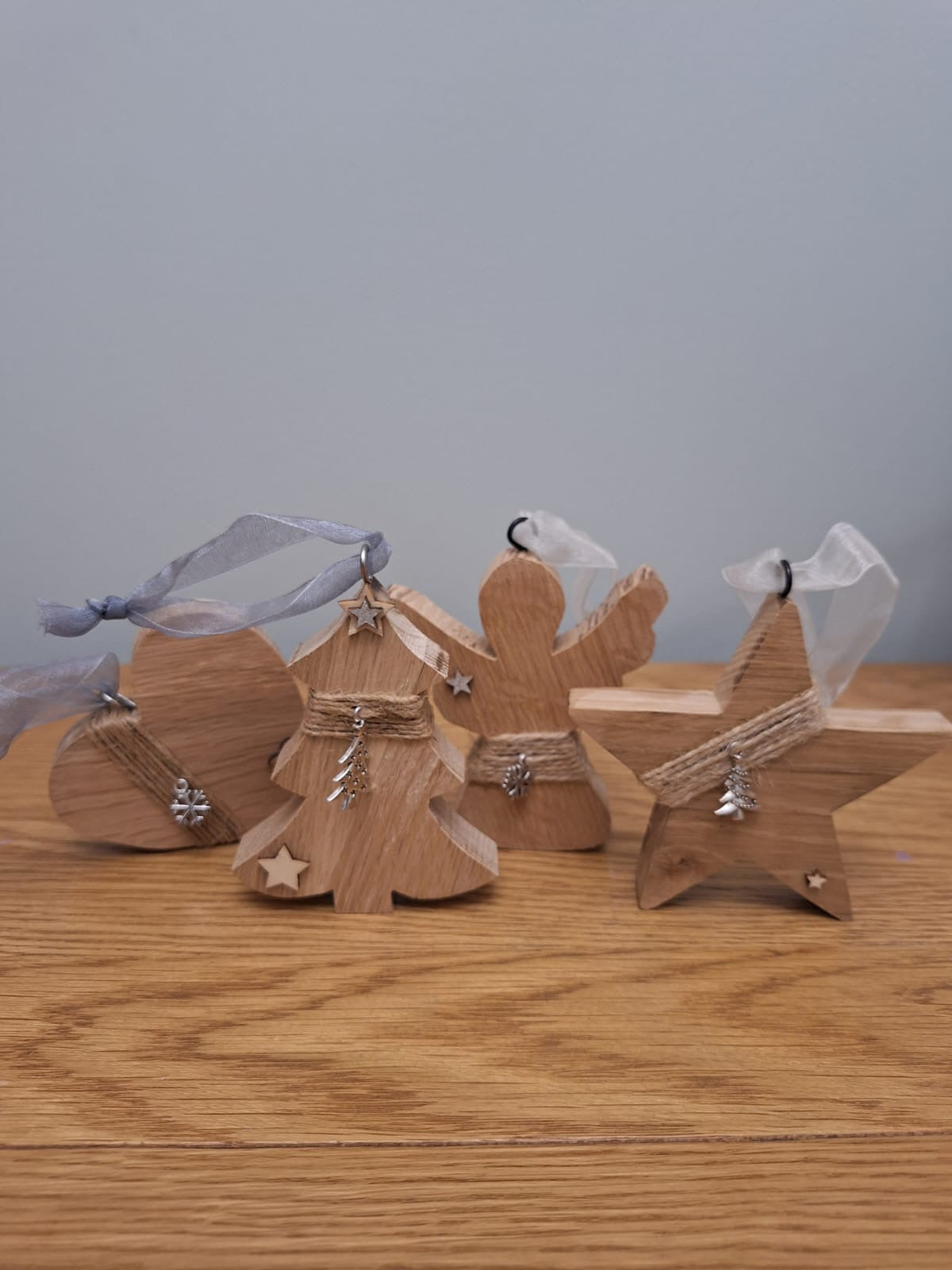 Set of 4 solid oak tree hangers