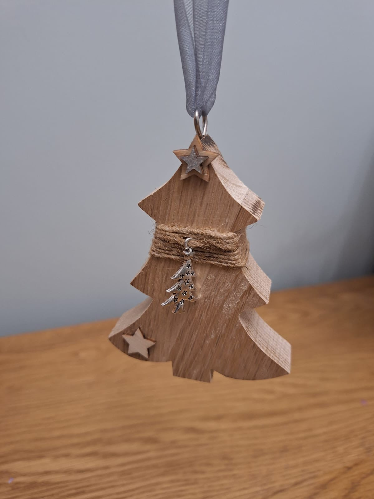 Set of 4 solid oak tree hangers