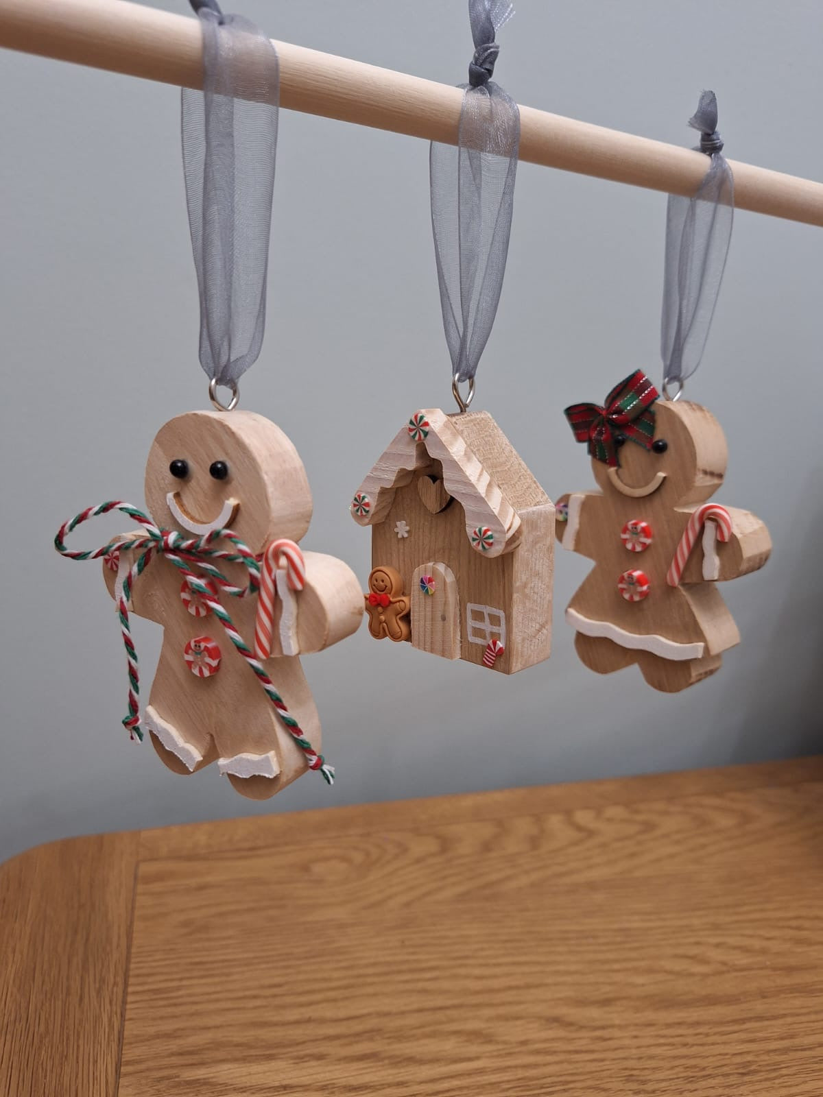 Set of 3 solid oak tree hangers