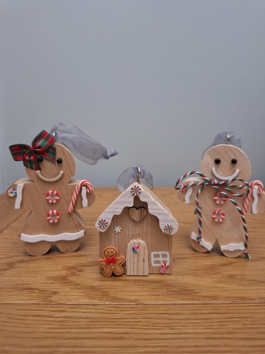 Set of 3 solid oak tree hangers