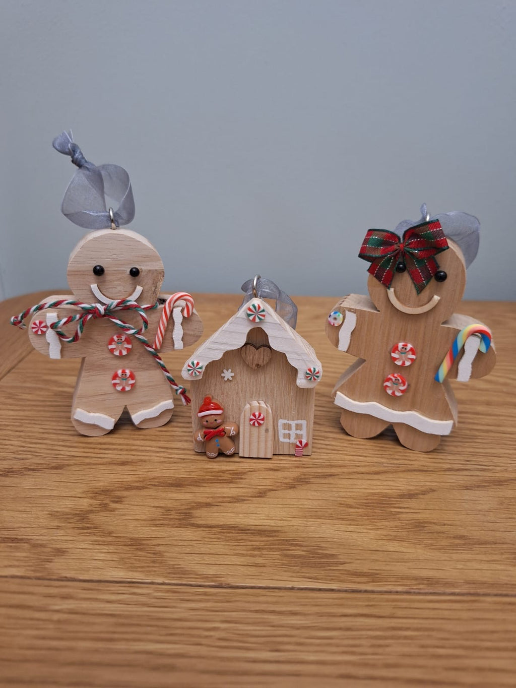 Set of 3 solid oak tree hangers