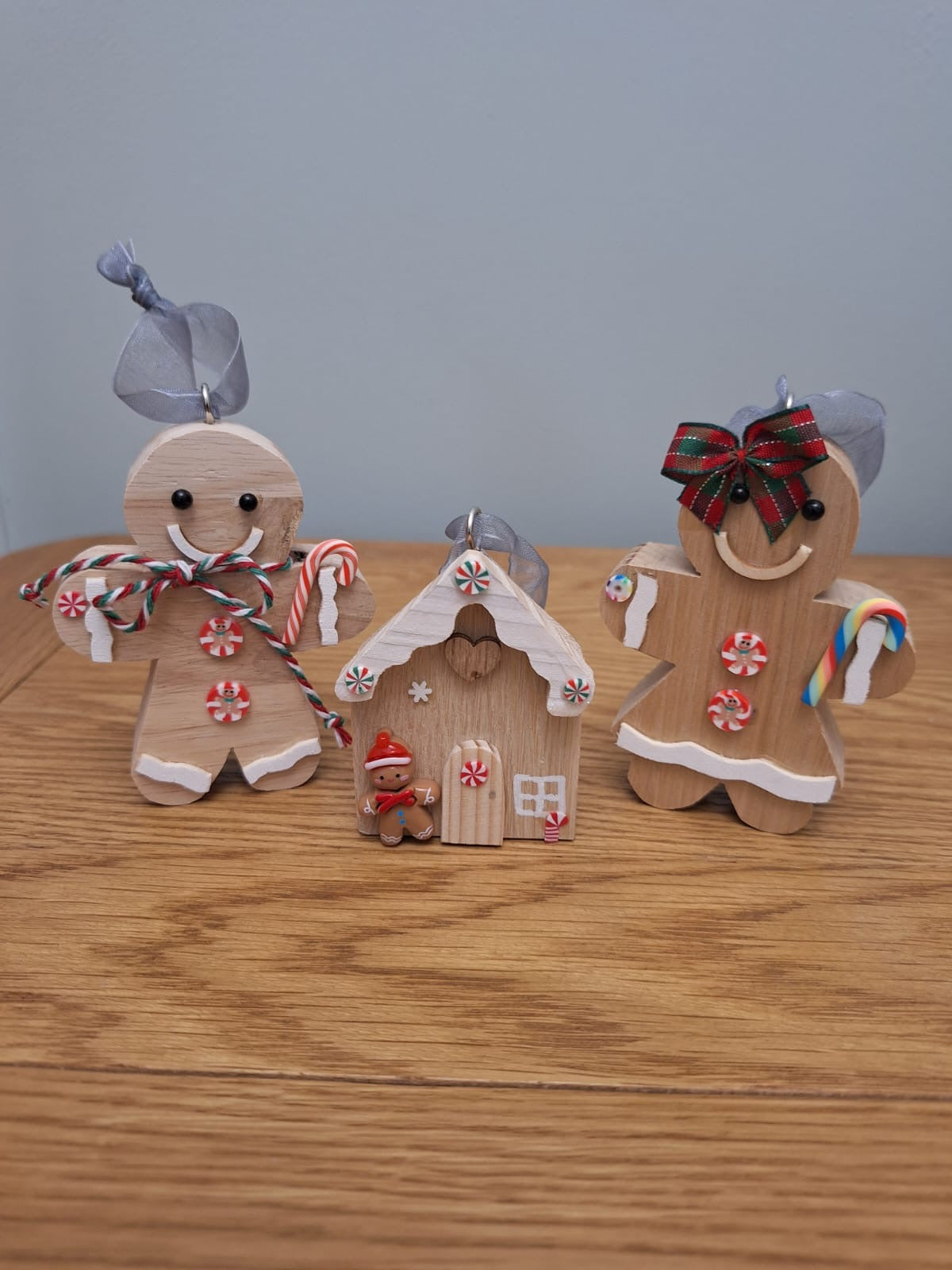Set of 3 solid oak tree hangers