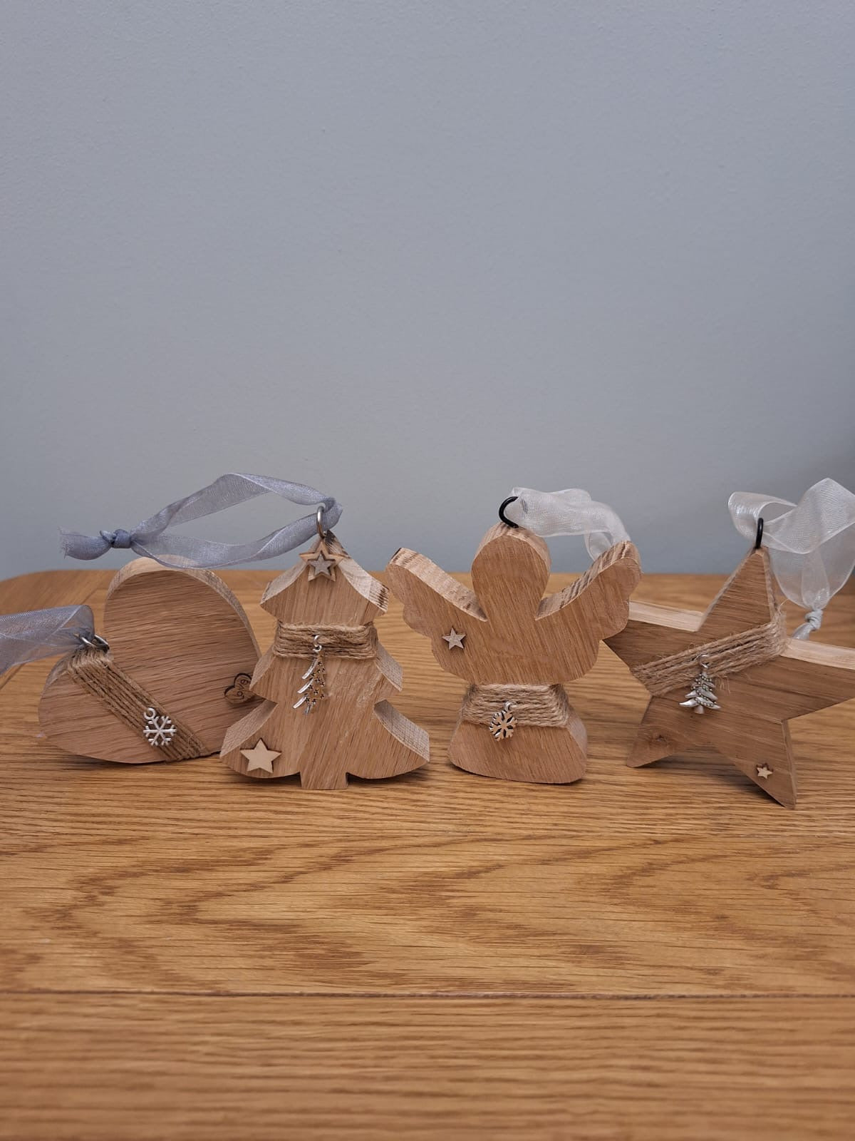 Set of 4 solid oak tree hangers